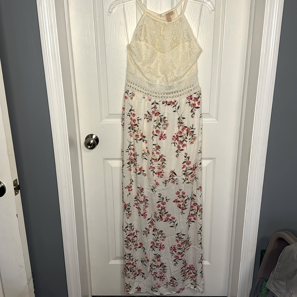 NWOT Juniors Evolutionary Halter Top Maxi Dress